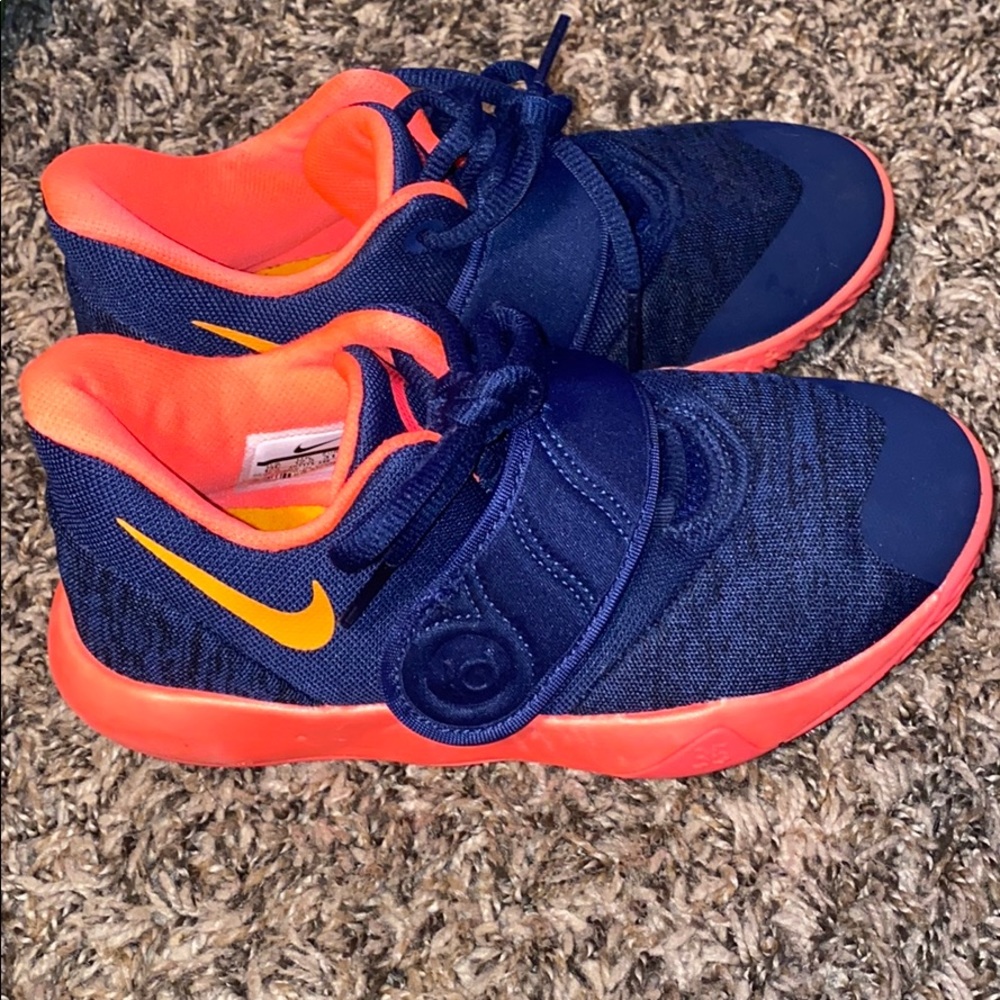 Boys Nike Trey 5 tennis shoes